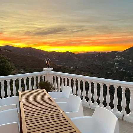Casa-bienvenido * Arenas (Malaga)